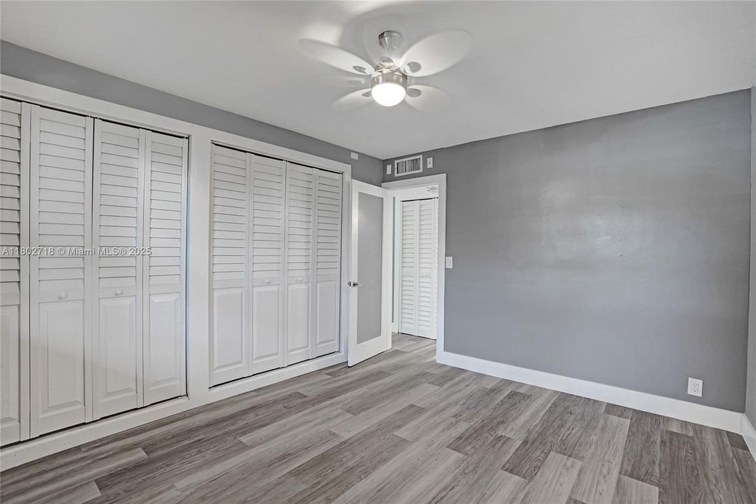 На продажу: $359,999 (2 спален, 2 ванн, 1200 Квадратных фут)