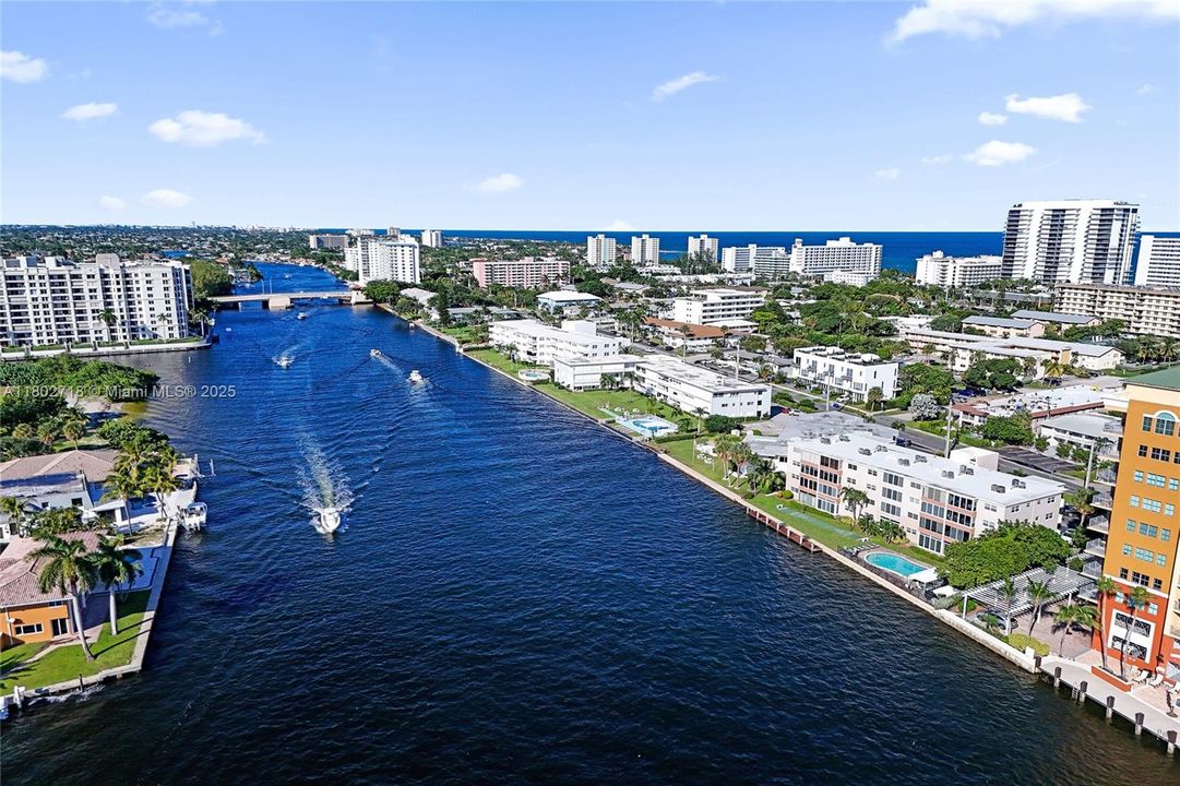 На продажу: $359,999 (2 спален, 2 ванн, 1200 Квадратных фут)