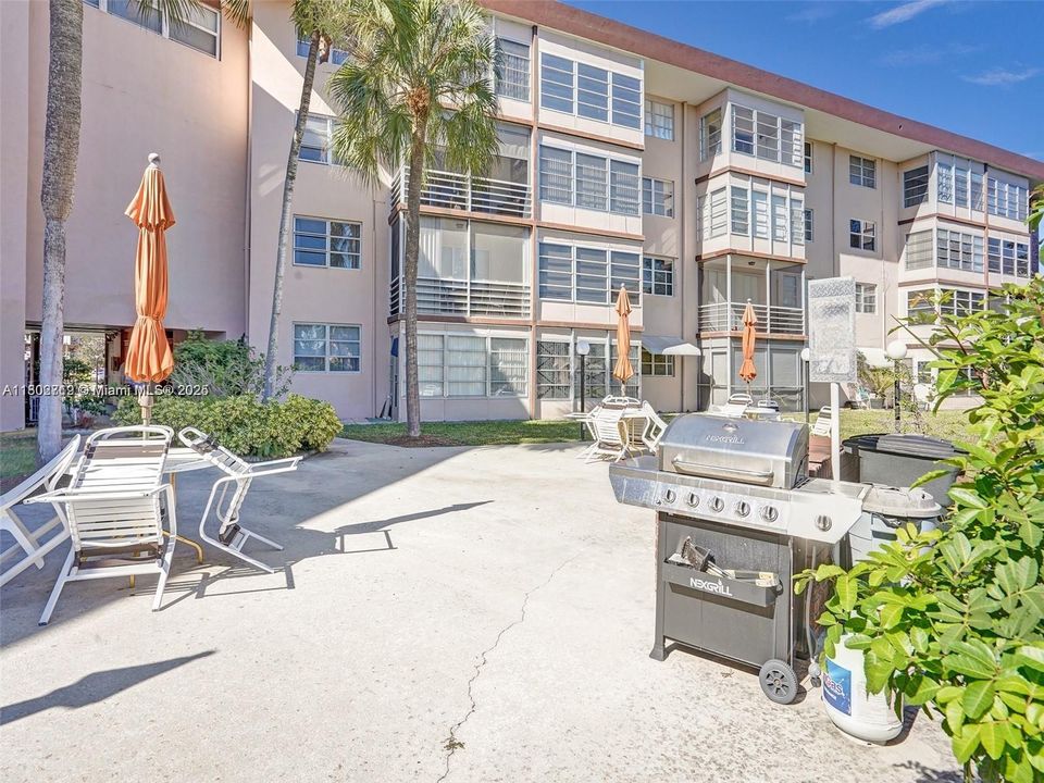 Active With Contract: $85,000 (1 beds, 1 baths, 662 Square Feet)