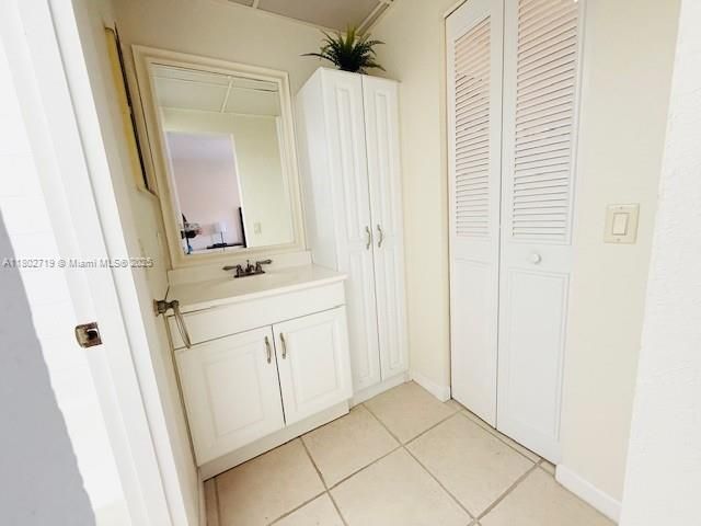 Active With Contract: $85,000 (1 beds, 1 baths, 662 Square Feet)