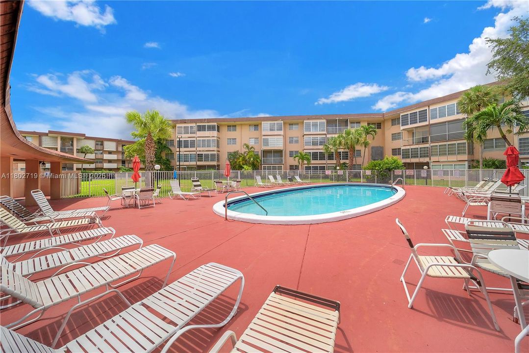 Active With Contract: $85,000 (1 beds, 1 baths, 662 Square Feet)