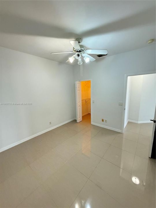 Недавно продано: $380,000 (4 спален, 2 ванн, 2200 Квадратных фут)