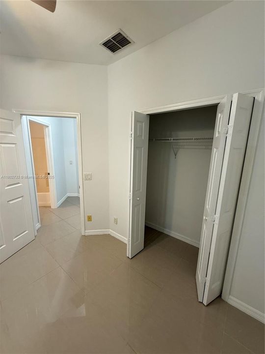 Недавно продано: $380,000 (4 спален, 2 ванн, 2200 Квадратных фут)