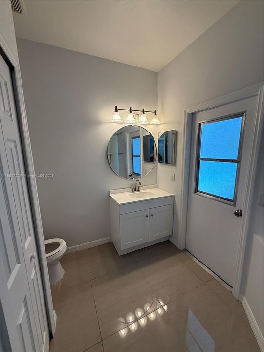 Недавно продано: $380,000 (4 спален, 2 ванн, 2200 Квадратных фут)