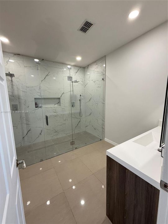 Недавно продано: $380,000 (4 спален, 2 ванн, 2200 Квадратных фут)