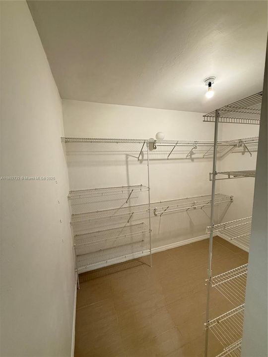 Недавно продано: $380,000 (4 спален, 2 ванн, 2200 Квадратных фут)