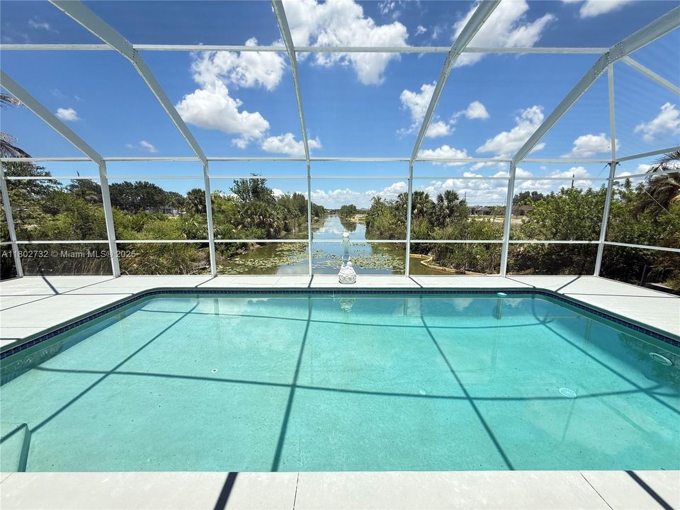 Недавно продано: $380,000 (4 спален, 2 ванн, 2200 Квадратных фут)