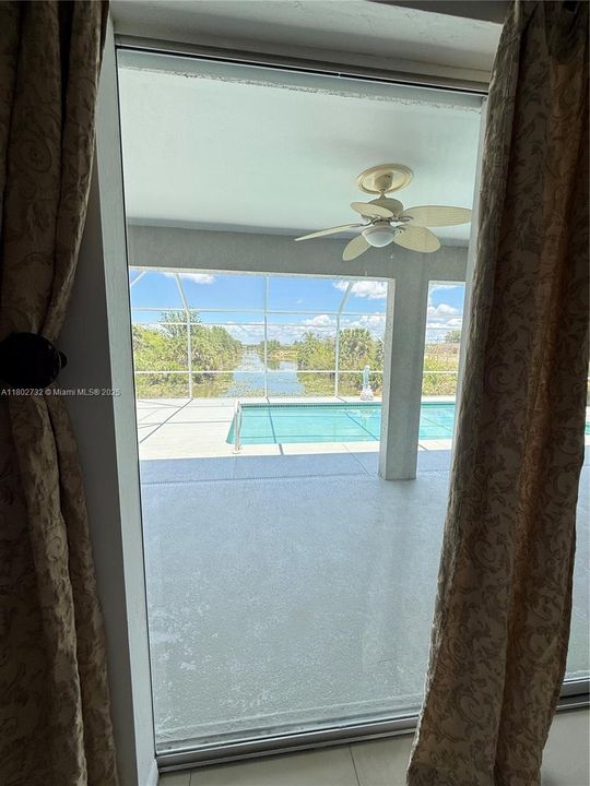 Недавно продано: $380,000 (4 спален, 2 ванн, 2200 Квадратных фут)