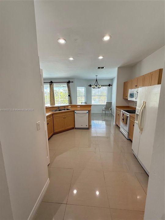 Недавно продано: $380,000 (4 спален, 2 ванн, 2200 Квадратных фут)