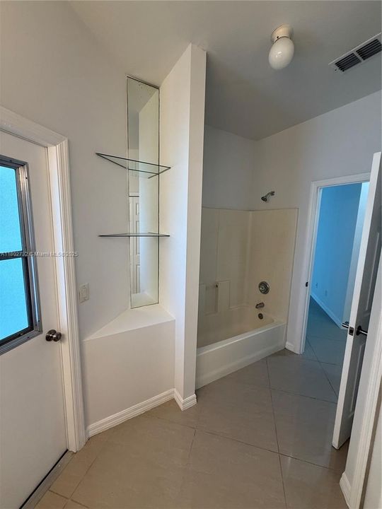 Недавно продано: $380,000 (4 спален, 2 ванн, 2200 Квадратных фут)