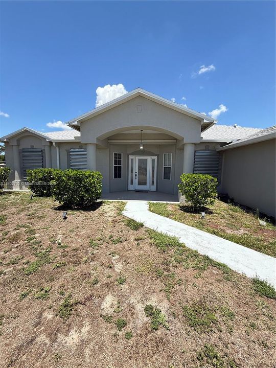 Недавно продано: $380,000 (4 спален, 2 ванн, 2200 Квадратных фут)