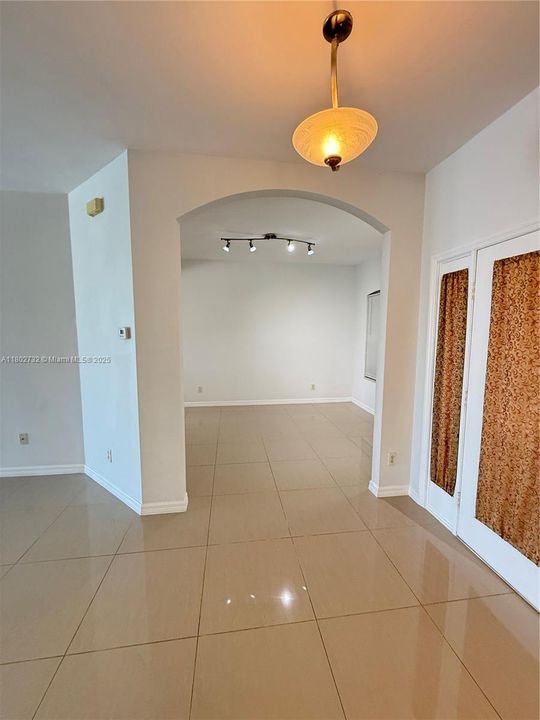 Недавно продано: $380,000 (4 спален, 2 ванн, 2200 Квадратных фут)