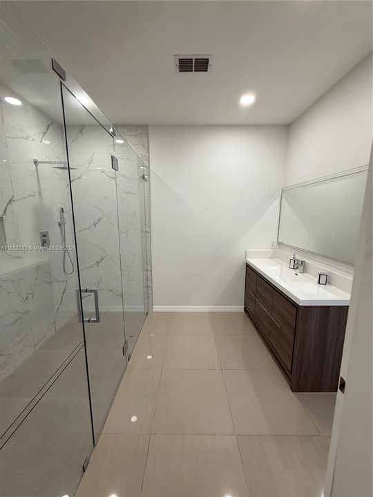 Недавно продано: $380,000 (4 спален, 2 ванн, 2200 Квадратных фут)