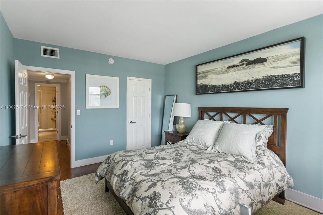 Active With Contract: $474,999 (2 beds, 2 baths, 1350 Square Feet)