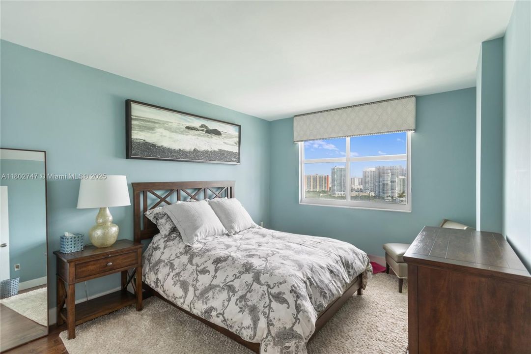 Active With Contract: $474,999 (2 beds, 2 baths, 1350 Square Feet)