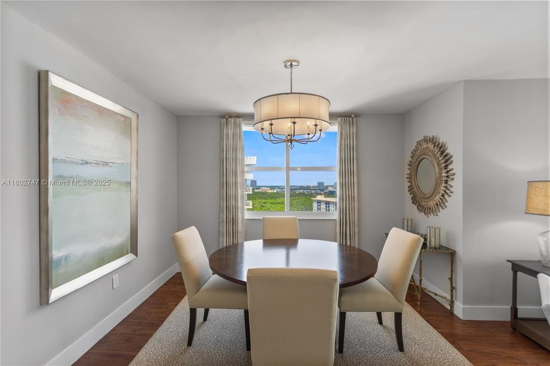 Active With Contract: $474,999 (2 beds, 2 baths, 1350 Square Feet)