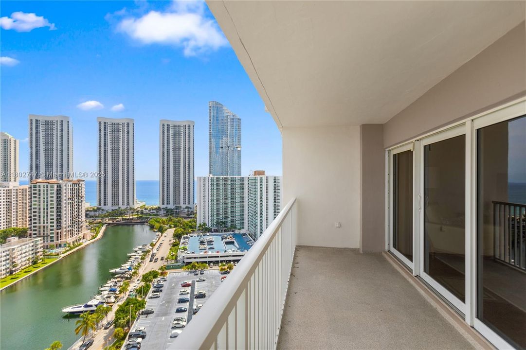 Active With Contract: $474,999 (2 beds, 2 baths, 1350 Square Feet)