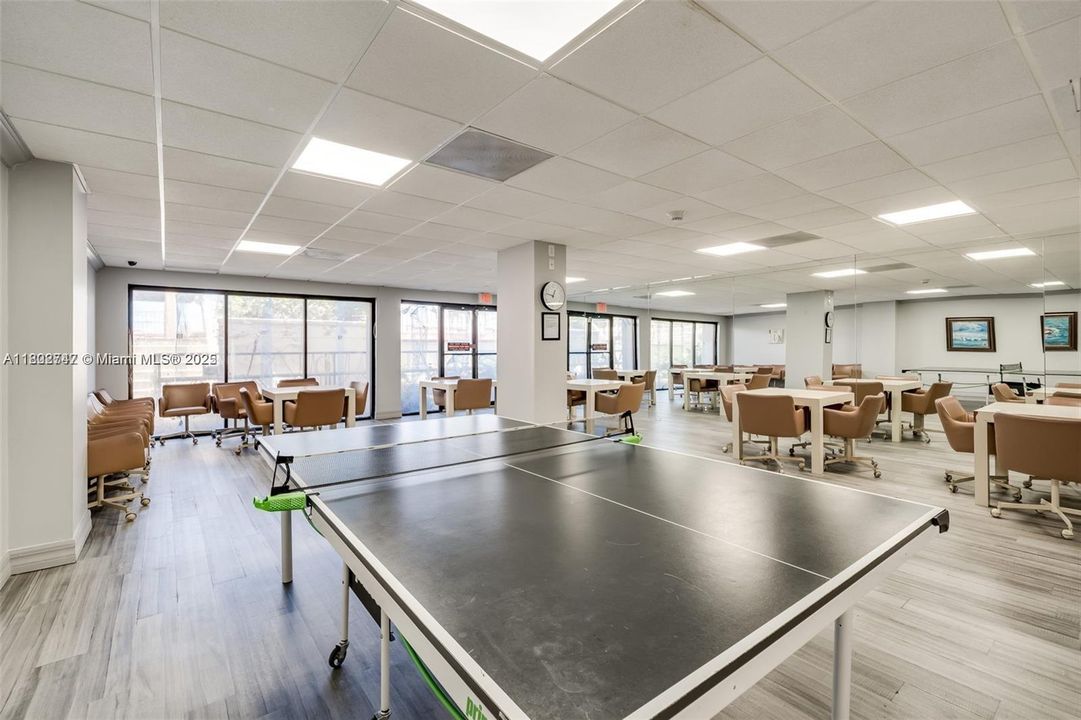 Active With Contract: $474,999 (2 beds, 2 baths, 1350 Square Feet)