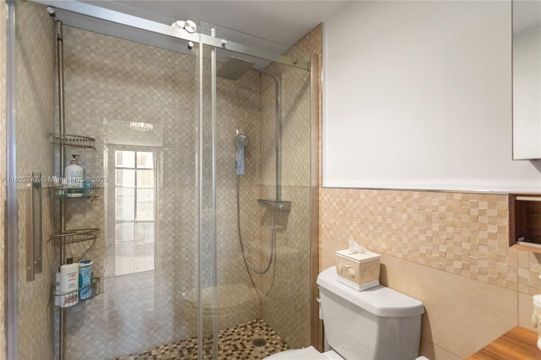 Active With Contract: $474,999 (2 beds, 2 baths, 1350 Square Feet)