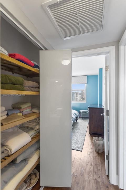 Active With Contract: $474,999 (2 beds, 2 baths, 1350 Square Feet)