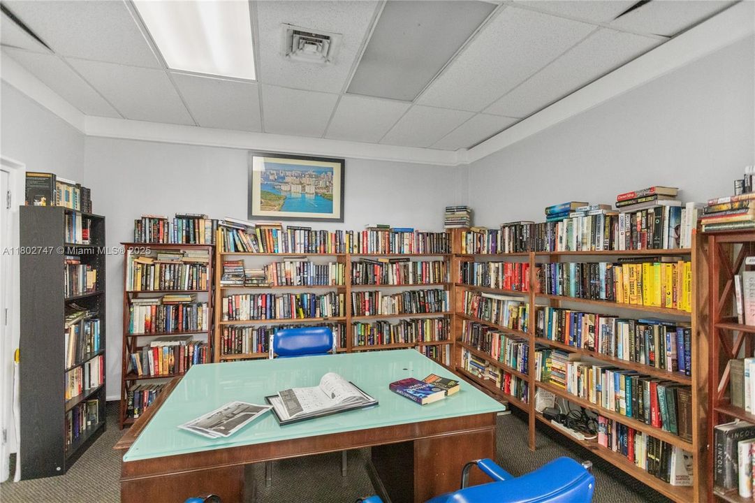 Active With Contract: $474,999 (2 beds, 2 baths, 1350 Square Feet)