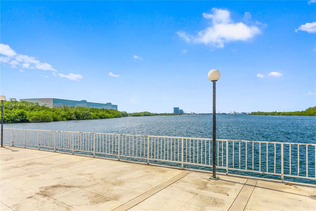 Active With Contract: $474,999 (2 beds, 2 baths, 1350 Square Feet)