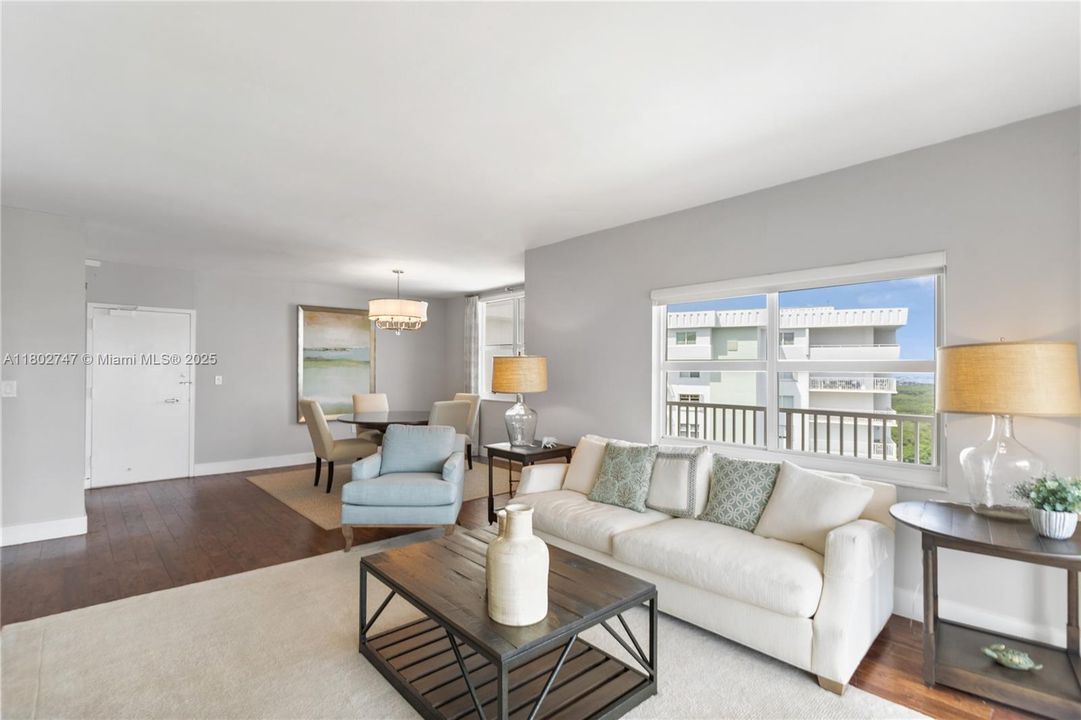 Active With Contract: $474,999 (2 beds, 2 baths, 1350 Square Feet)