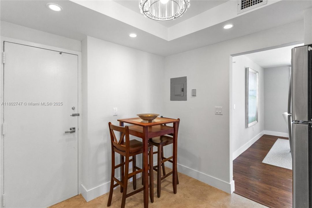 Active With Contract: $474,999 (2 beds, 2 baths, 1350 Square Feet)