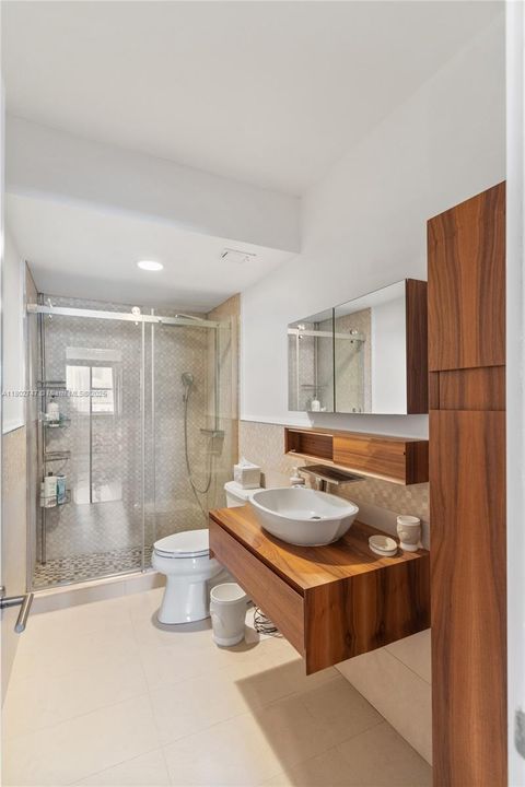 Active With Contract: $474,999 (2 beds, 2 baths, 1350 Square Feet)