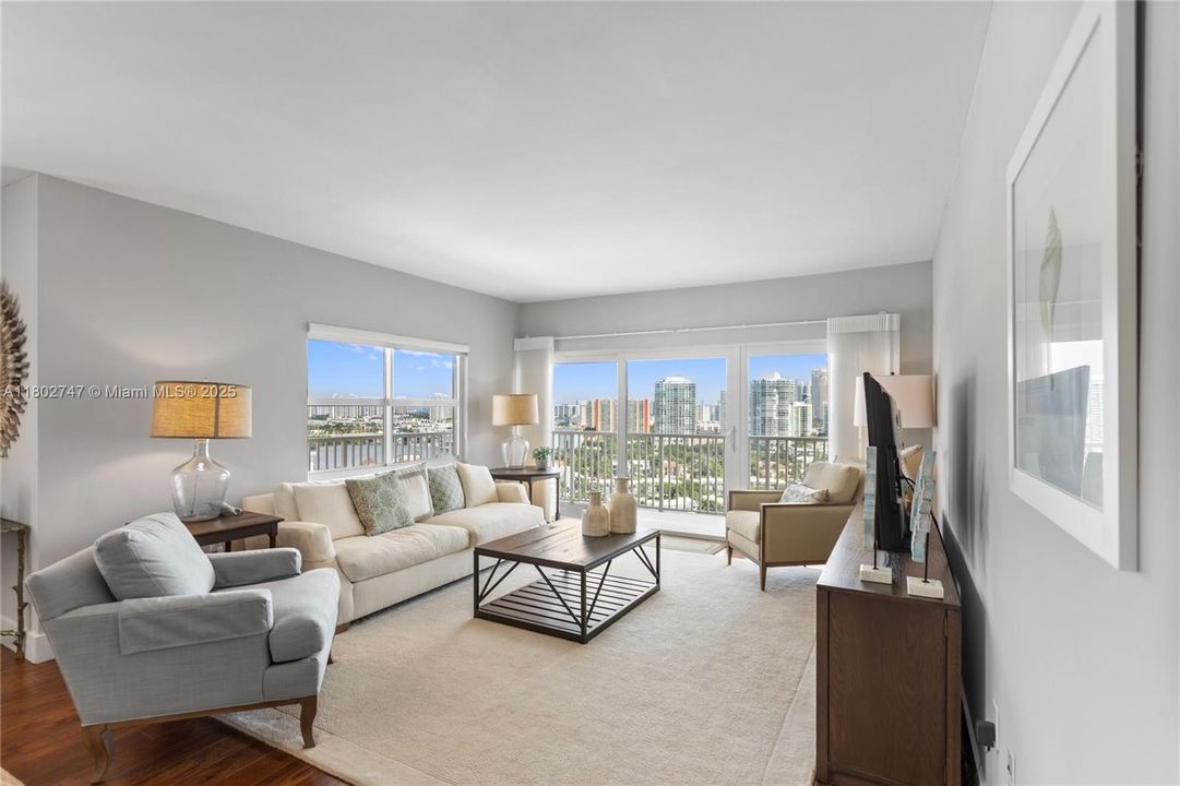 Active With Contract: $474,999 (2 beds, 2 baths, 1350 Square Feet)