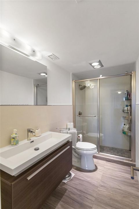 Active With Contract: $474,999 (2 beds, 2 baths, 1350 Square Feet)