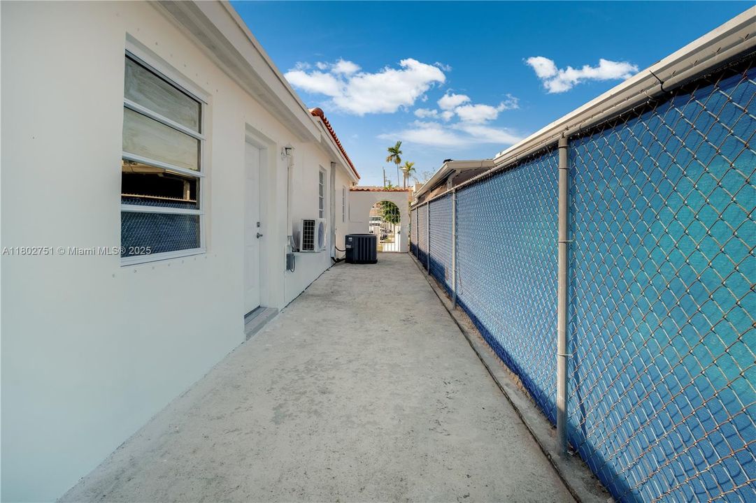 Vendido Recientemente: $699,000 (3 camas, 2 baños, 1815 Pies cuadrados)