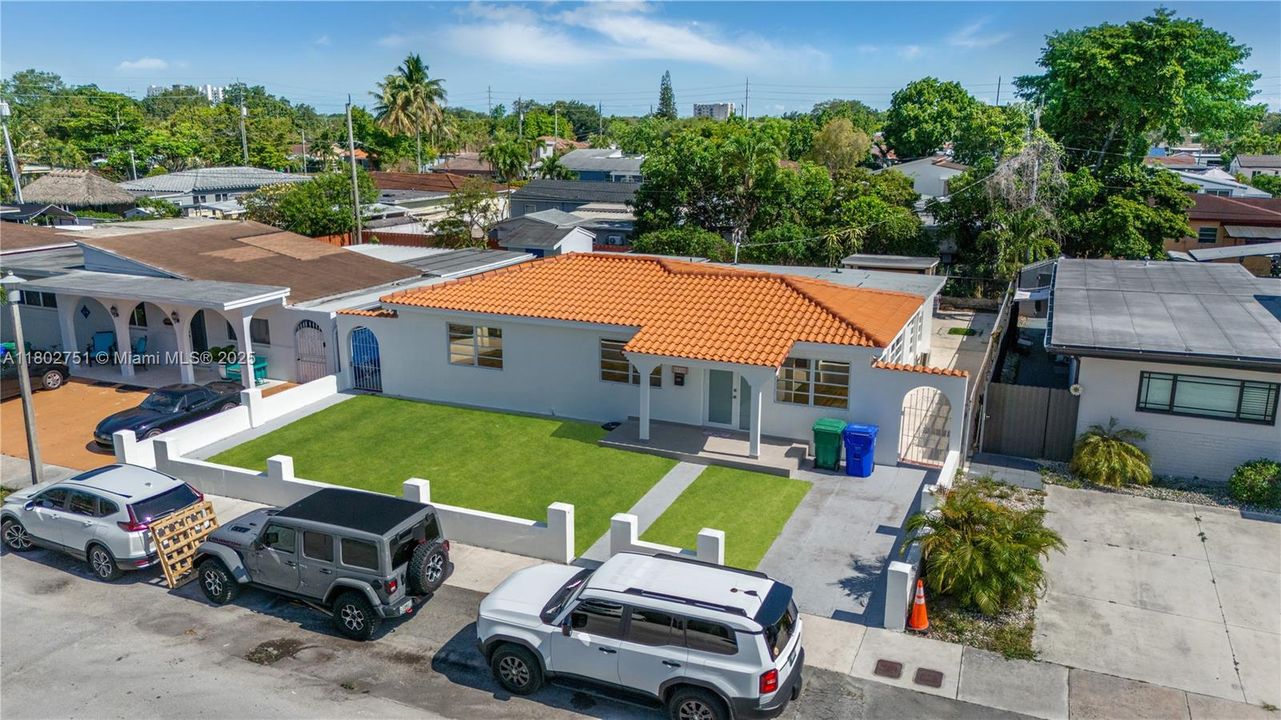 Vendido Recientemente: $699,000 (3 camas, 2 baños, 1815 Pies cuadrados)