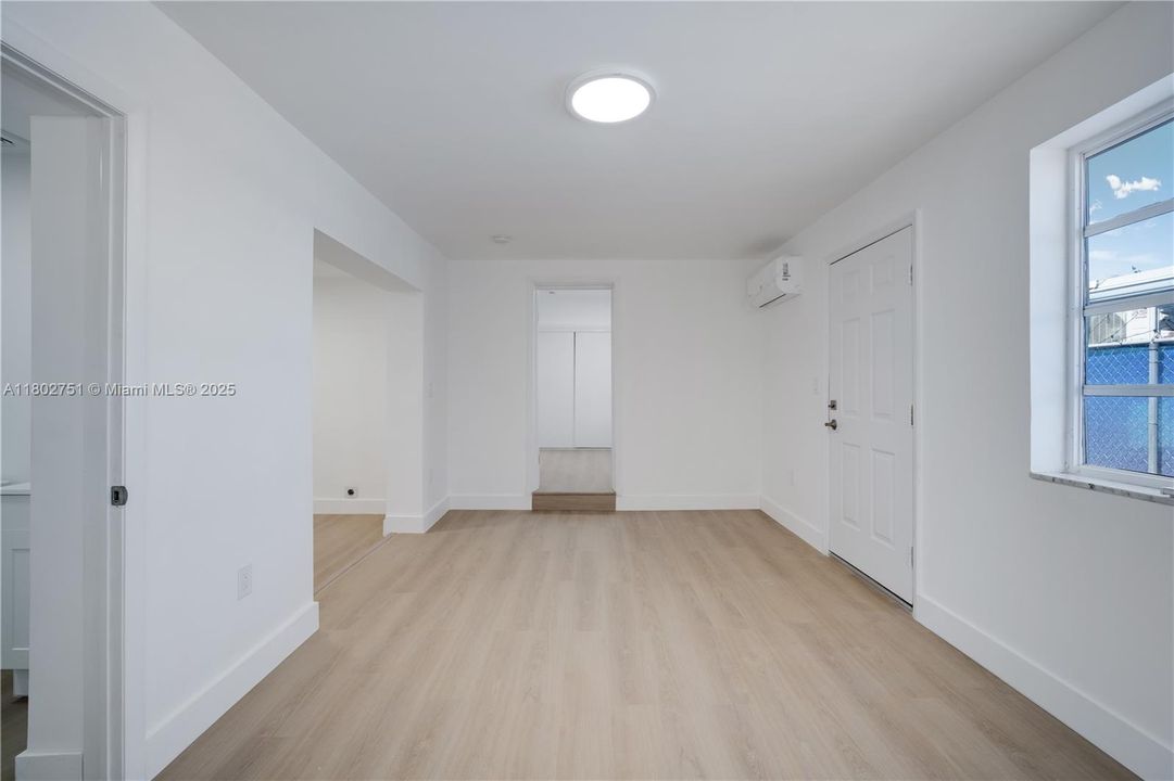 Vendido Recientemente: $699,000 (3 camas, 2 baños, 1815 Pies cuadrados)