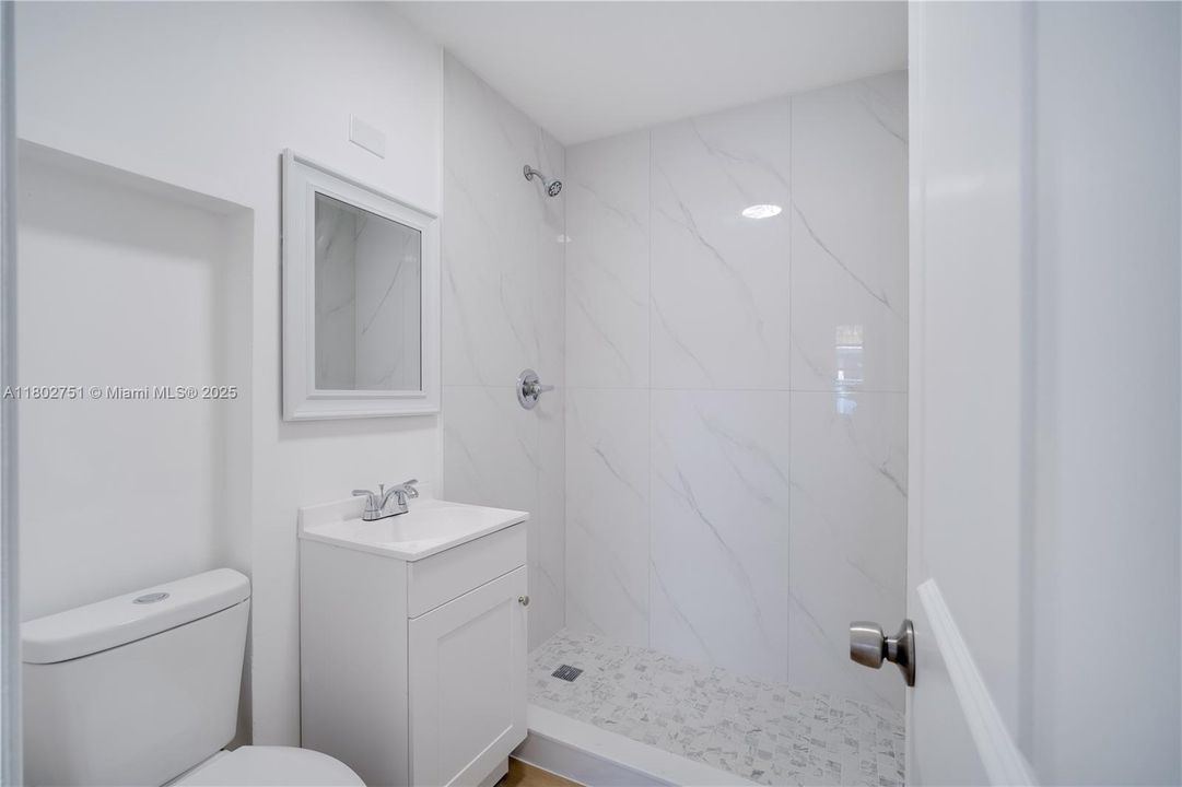 Vendido Recientemente: $699,000 (3 camas, 2 baños, 1815 Pies cuadrados)