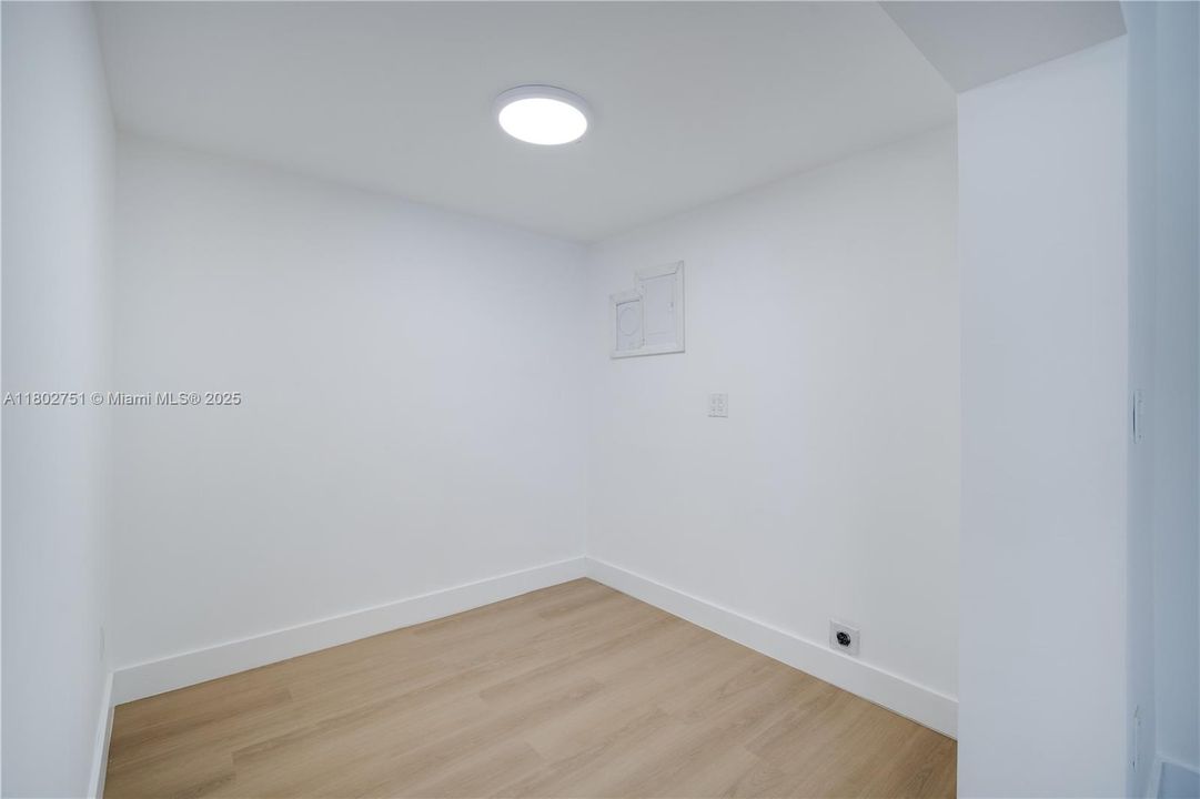 Vendido Recientemente: $699,000 (3 camas, 2 baños, 1815 Pies cuadrados)