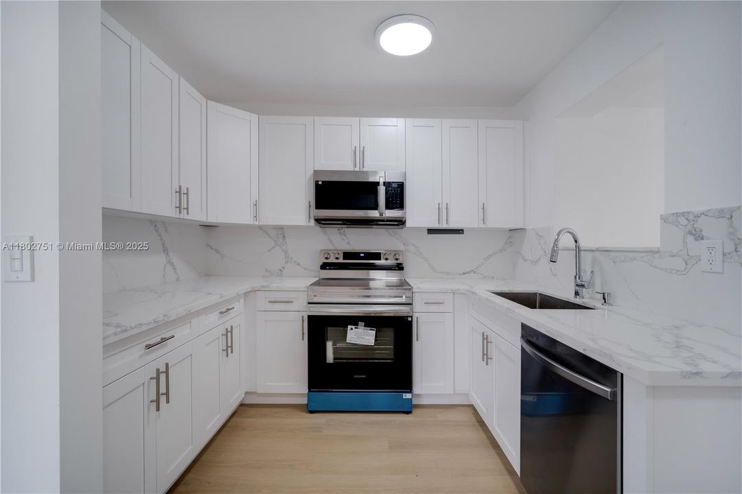 Vendido Recientemente: $699,000 (3 camas, 2 baños, 1815 Pies cuadrados)