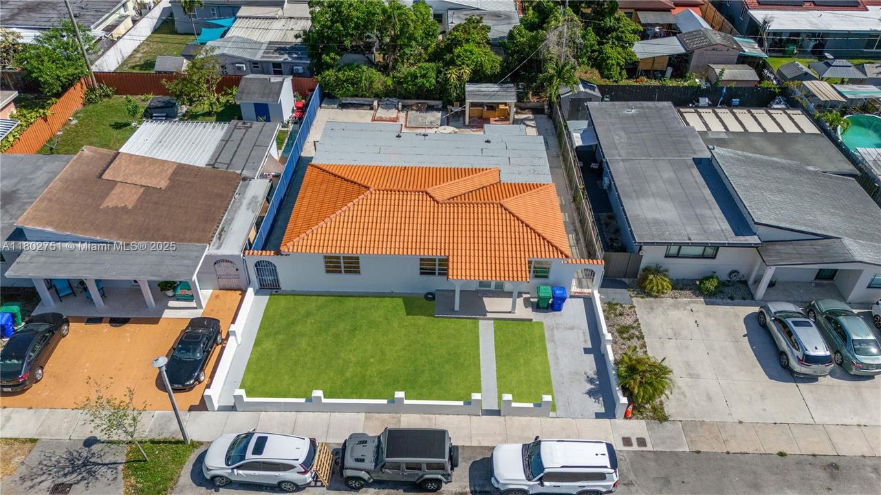 Vendido Recientemente: $699,000 (3 camas, 2 baños, 1815 Pies cuadrados)