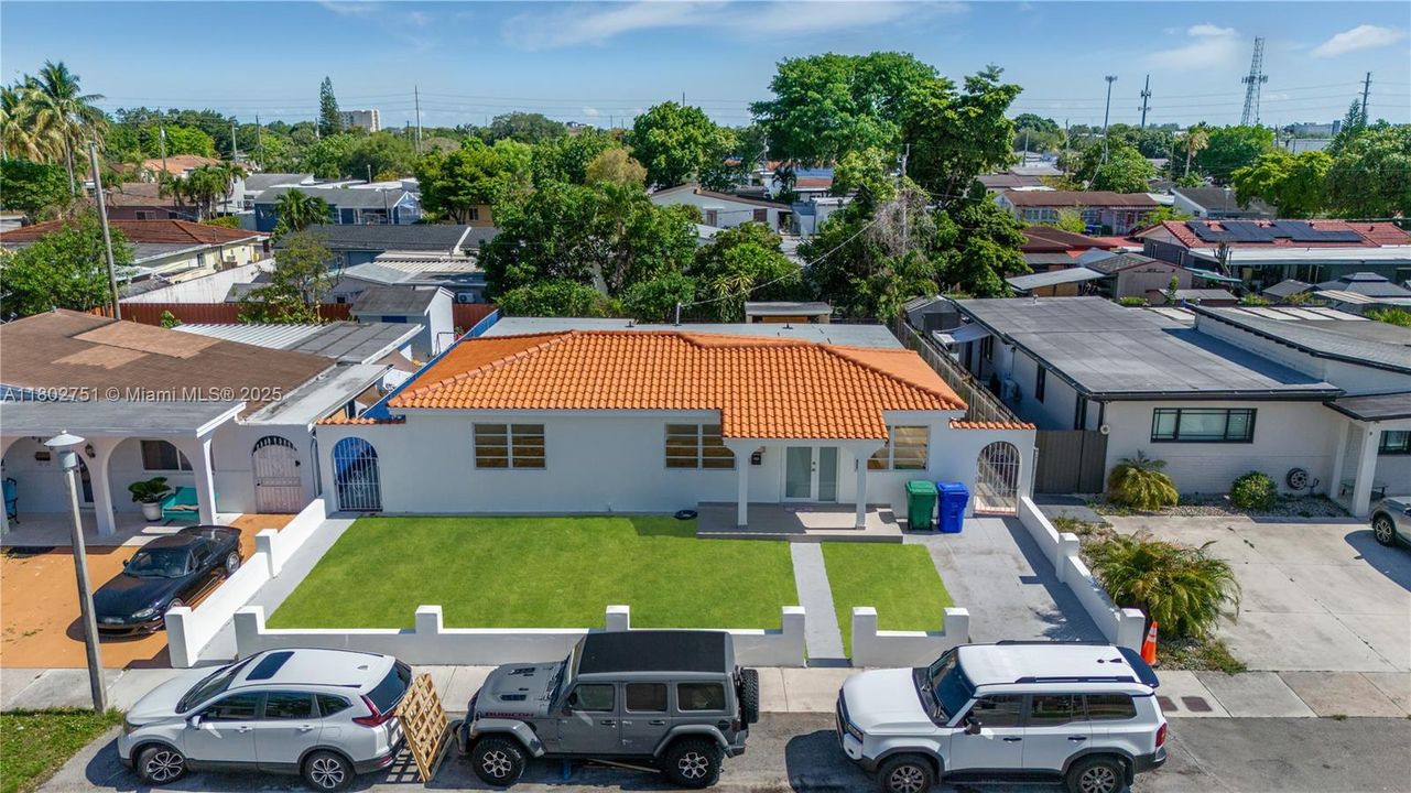 Vendido Recientemente: $699,000 (3 camas, 2 baños, 1815 Pies cuadrados)