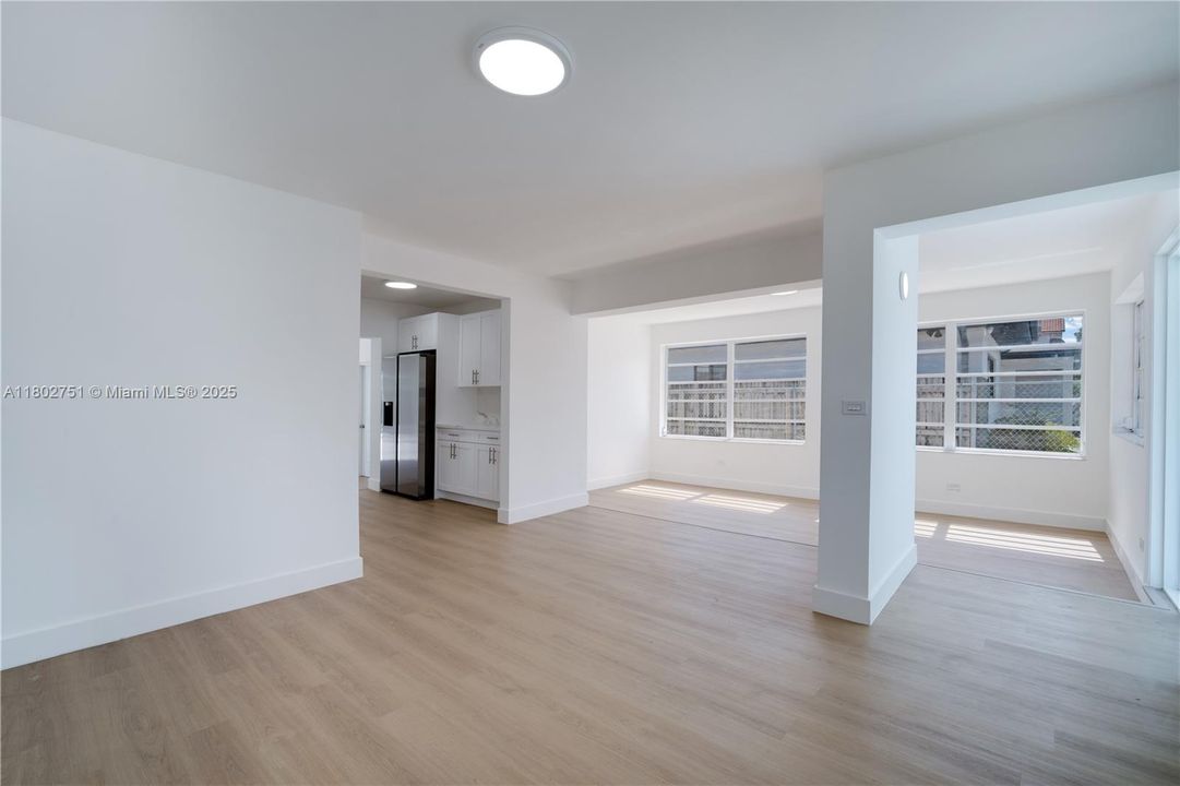 Vendido Recientemente: $699,000 (3 camas, 2 baños, 1815 Pies cuadrados)