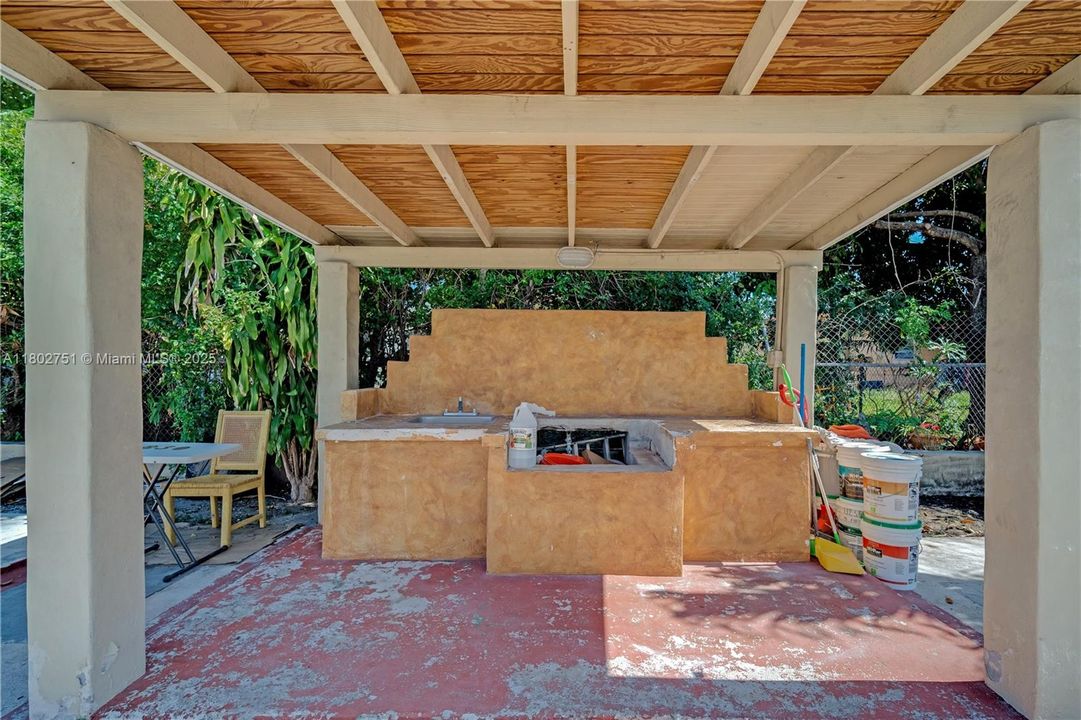 Vendido Recientemente: $699,000 (3 camas, 2 baños, 1815 Pies cuadrados)