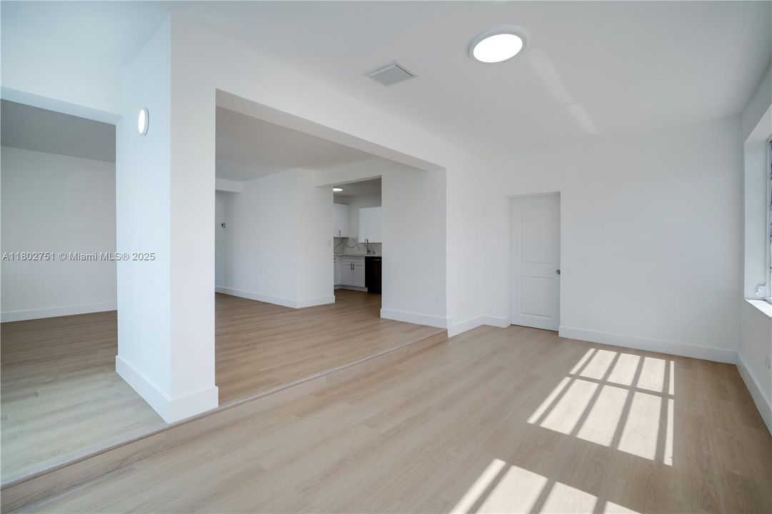 Vendido Recientemente: $699,000 (3 camas, 2 baños, 1815 Pies cuadrados)