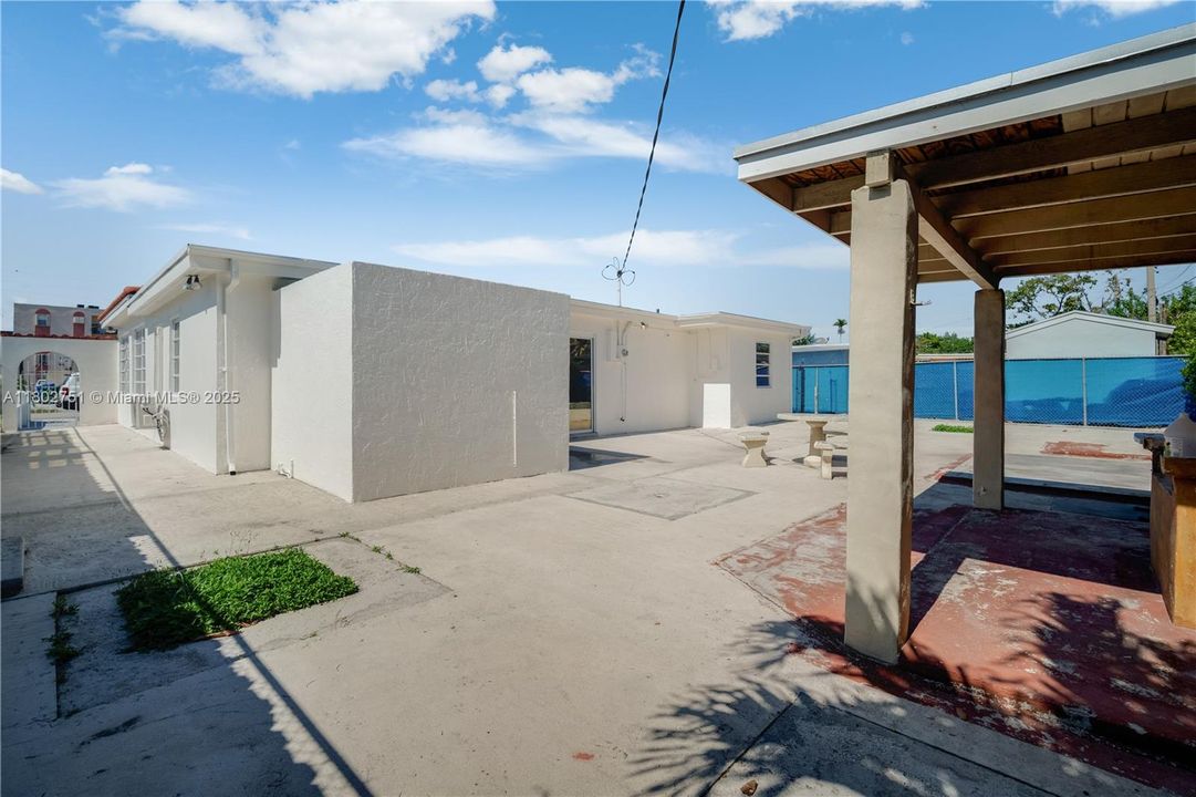 Vendido Recientemente: $699,000 (3 camas, 2 baños, 1815 Pies cuadrados)