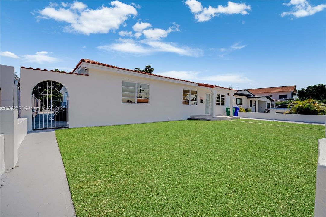 Vendido Recientemente: $699,000 (3 camas, 2 baños, 1815 Pies cuadrados)