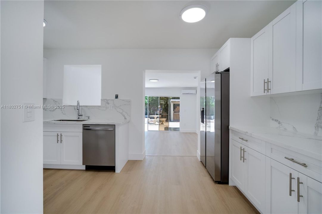 Vendido Recientemente: $699,000 (3 camas, 2 baños, 1815 Pies cuadrados)