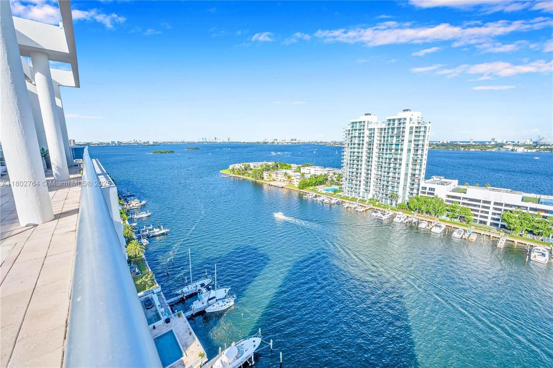 Activo con contrato: $5,500 (3 camas, 2 baños, 1712 Pies cuadrados)