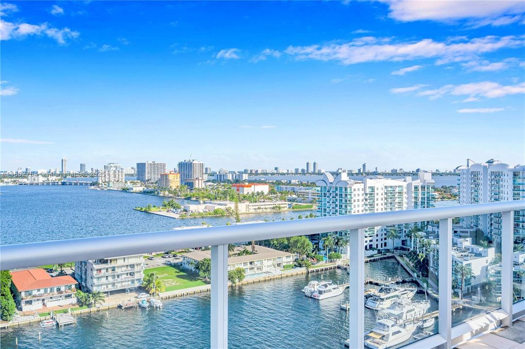 Activo con contrato: $5,500 (3 camas, 2 baños, 1712 Pies cuadrados)