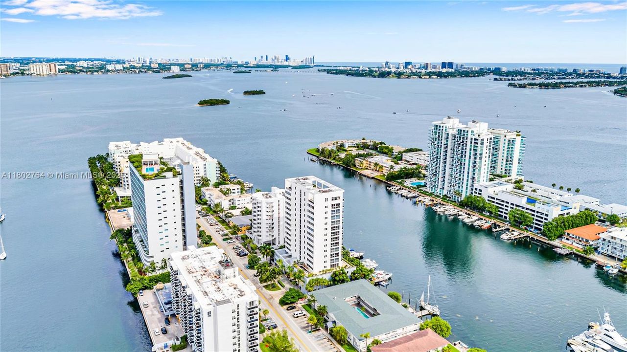 Activo con contrato: $5,500 (3 camas, 2 baños, 1712 Pies cuadrados)