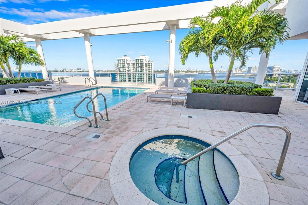 Activo con contrato: $5,500 (3 camas, 2 baños, 1712 Pies cuadrados)