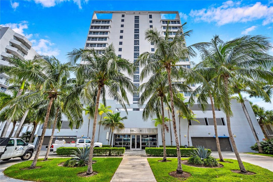 Activo con contrato: $5,500 (3 camas, 2 baños, 1712 Pies cuadrados)